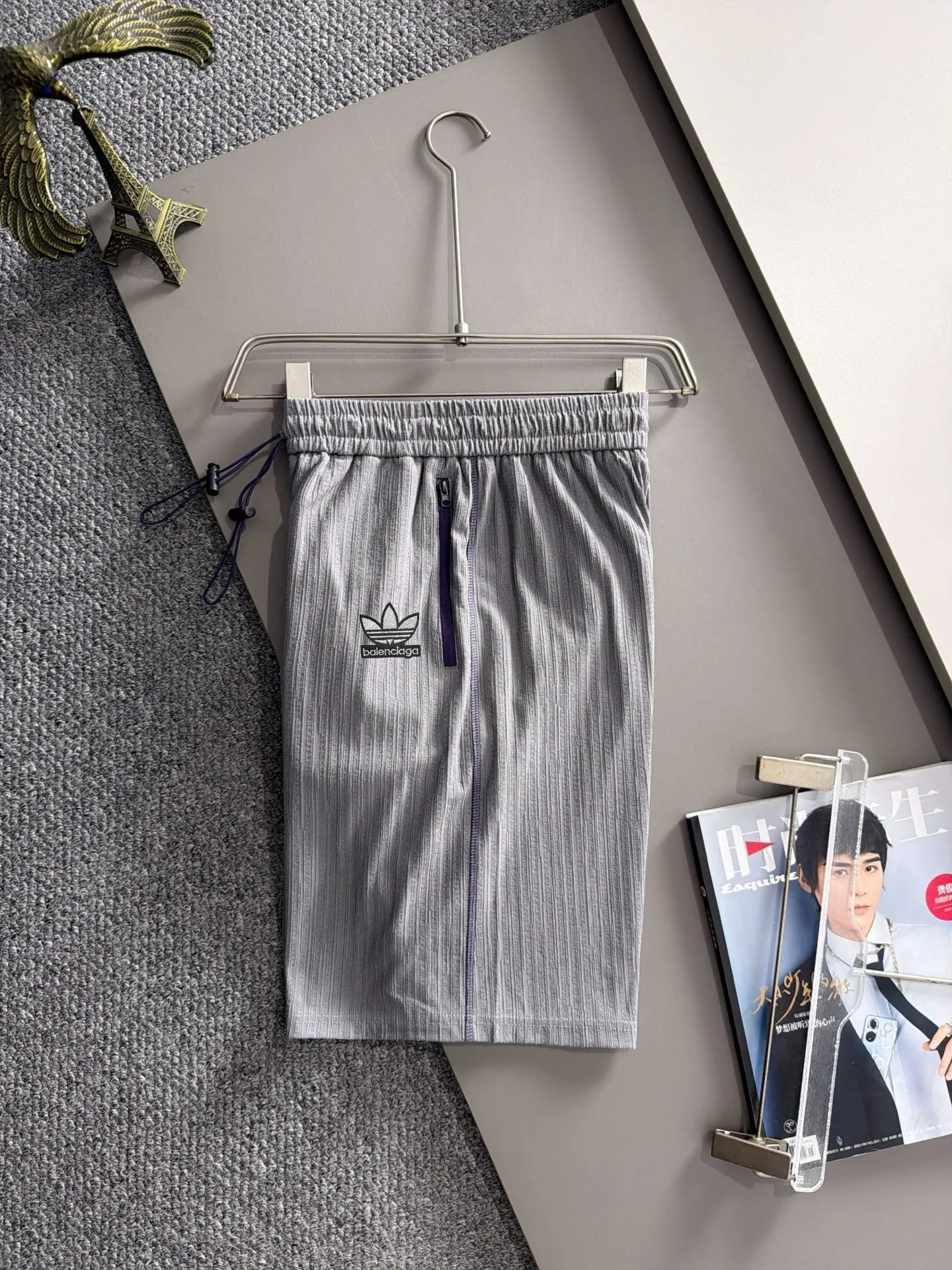 Paris Clover 2026 New Arrival summer casual suit has exquisite and high-end details and a full sense of luxury. Complete with three standards, customized Premium liquid ammonia cotton fabric, the upper body is crisp and stylish, comfortable and not tight. The clean and neat tailoring is full of urban style. You will feel good when you wear it. It is the first choice for Premium fashionistas. The upper body effect is super good! Sizes:M-3XL